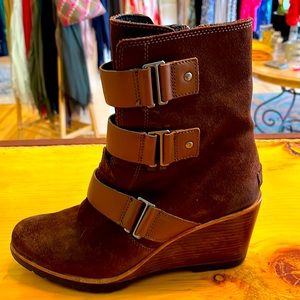 Sorel booties. Brown suede. W10. Great shape. Great booties
